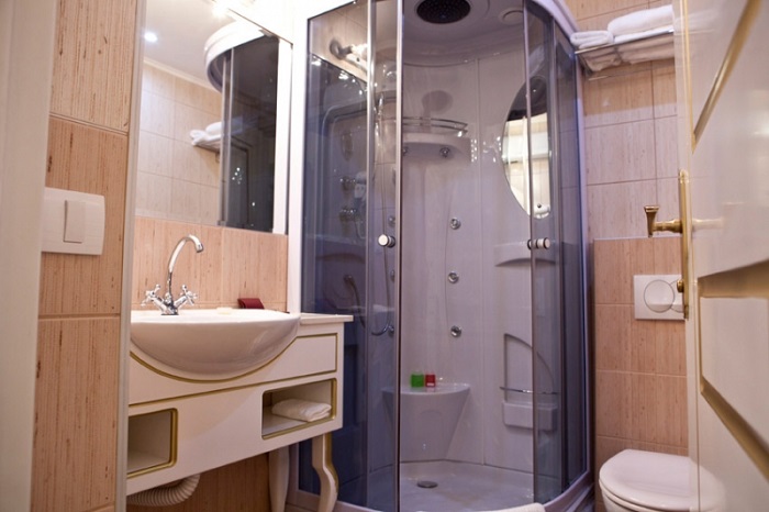 Queen’s Astoria Design 15